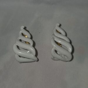 Napier Vintage White Clip On Swirls
